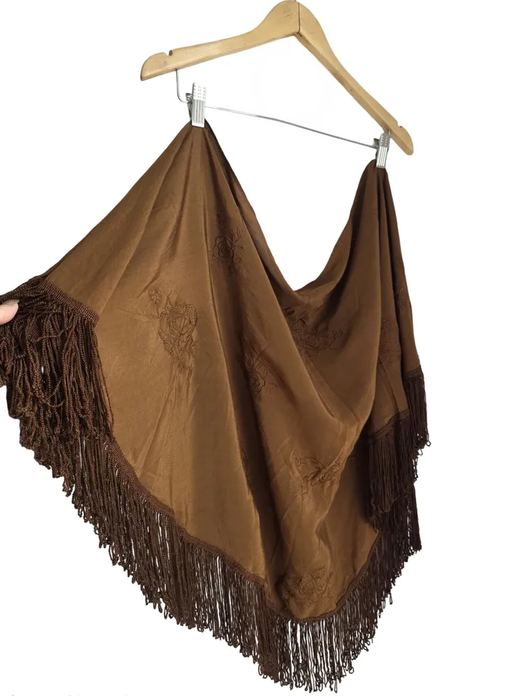 xale bordado com franjas marrom importado handmade