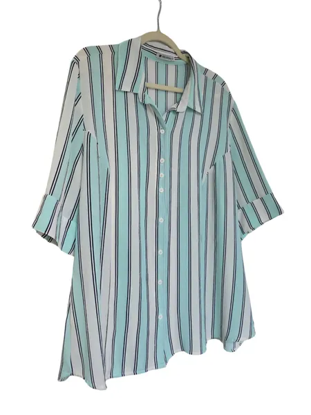 camisa listrada ampla verde e branca