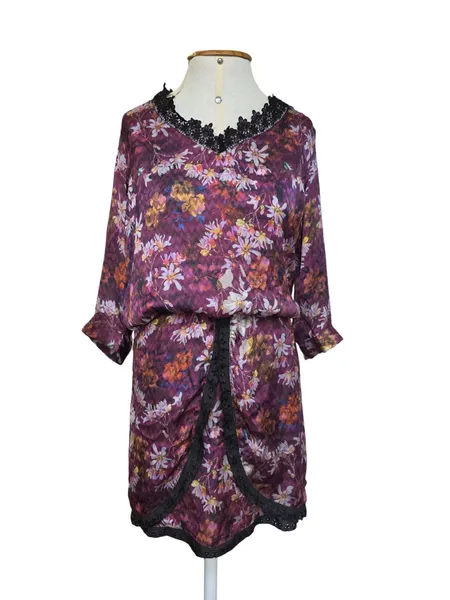 vestido floral fluido estampado com renda preta