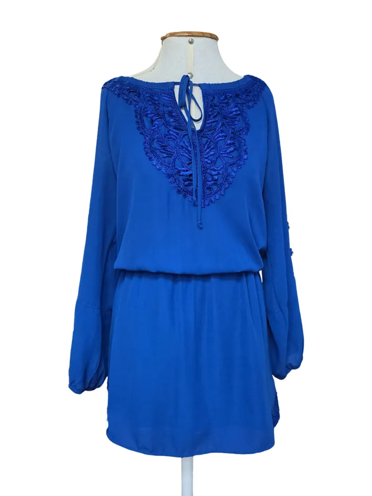 vestido azul royal com renda guipir manga longa elegante