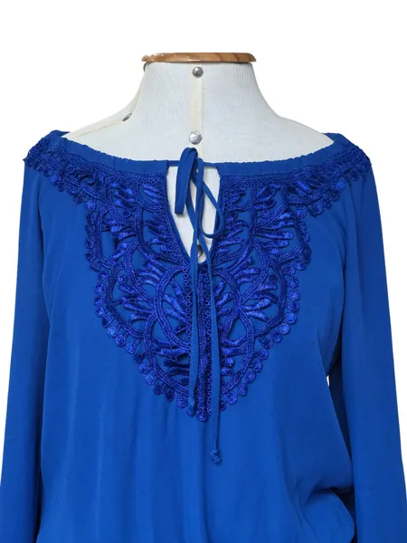 vestido azul royal com renda guipir manga longa elegante