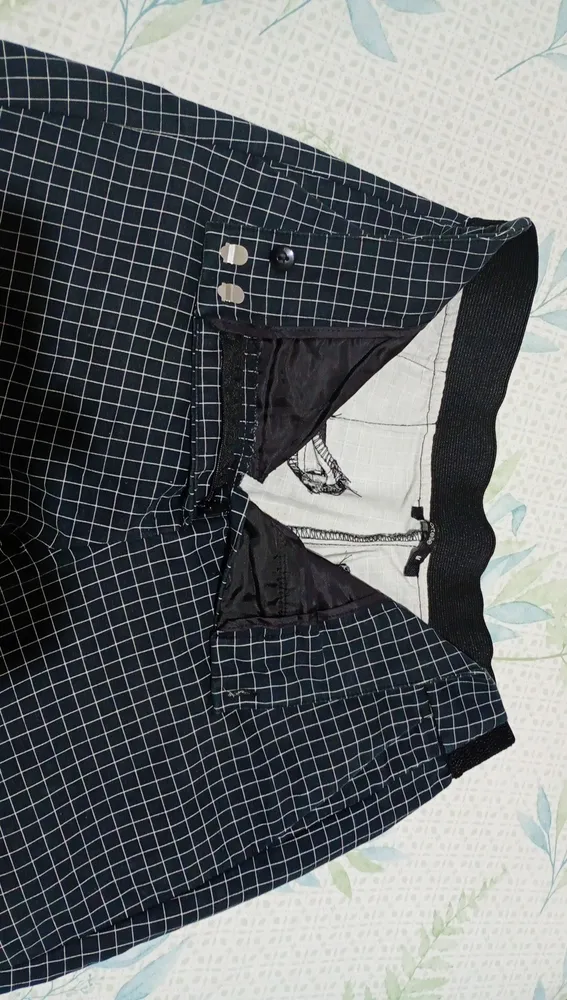 Calça preta quadriculada em t M com elastico e barras