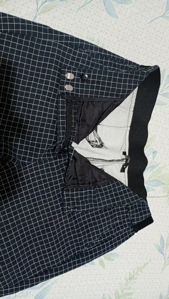 Calça preta quadriculada em t M com elastico e barras