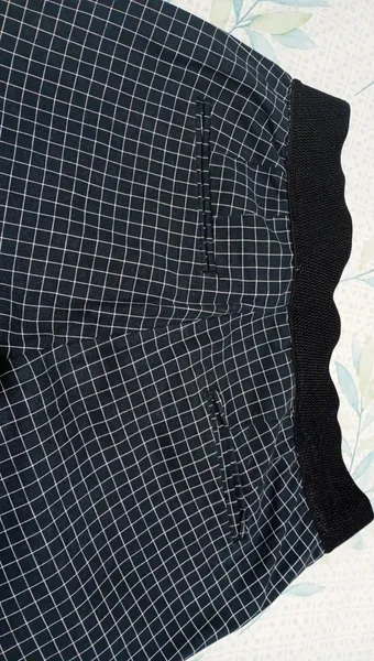 Calça preta quadriculada em t M com elastico e barras