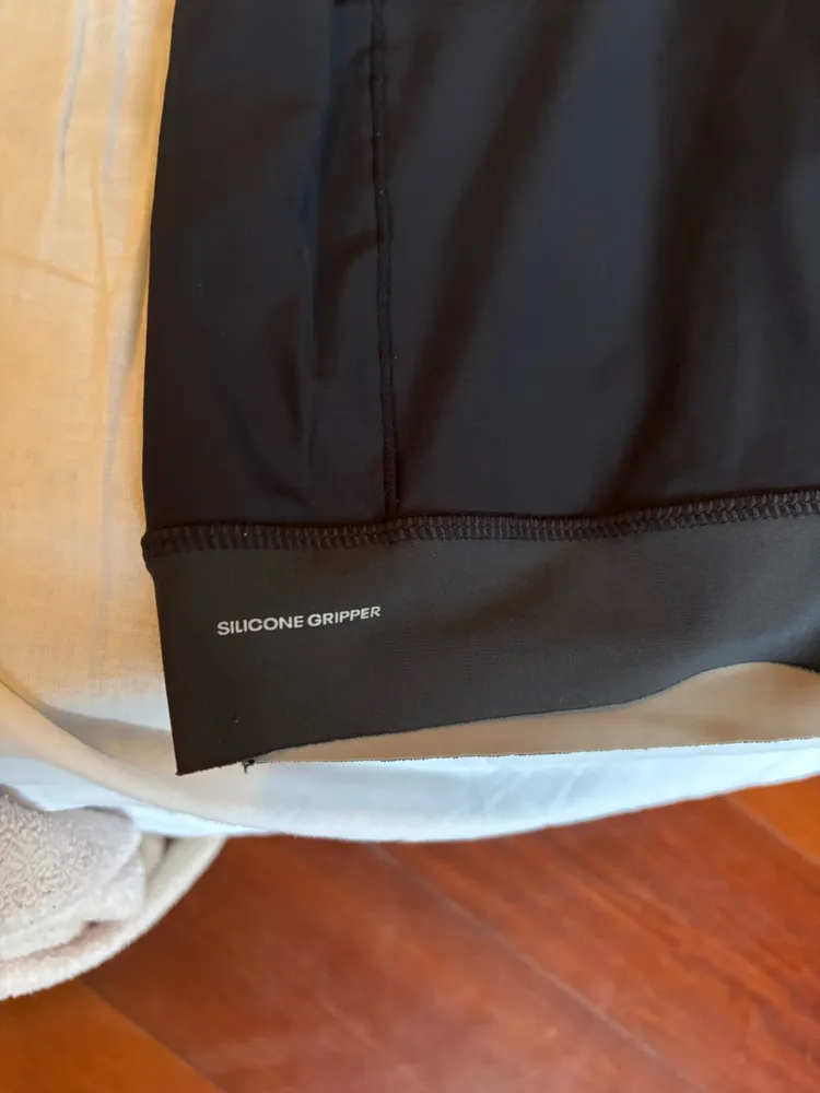 bernuda live preta com bolsos