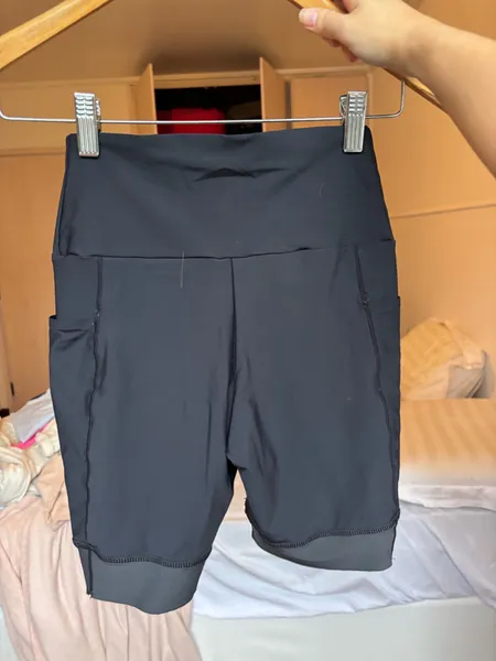bernuda live preta com bolsos