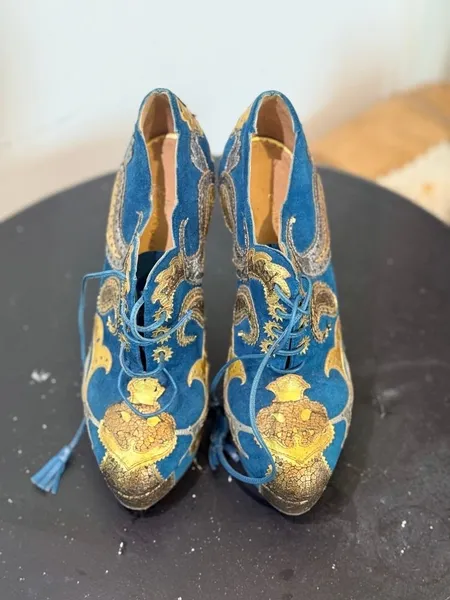 salto alto charlotte olympia orient express 35