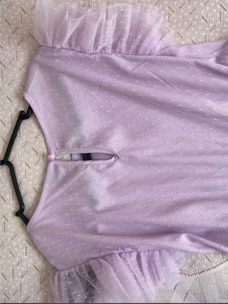 Vestido romântico lilás saia plissada tule
