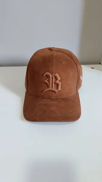 Boné Blck suede caramelo