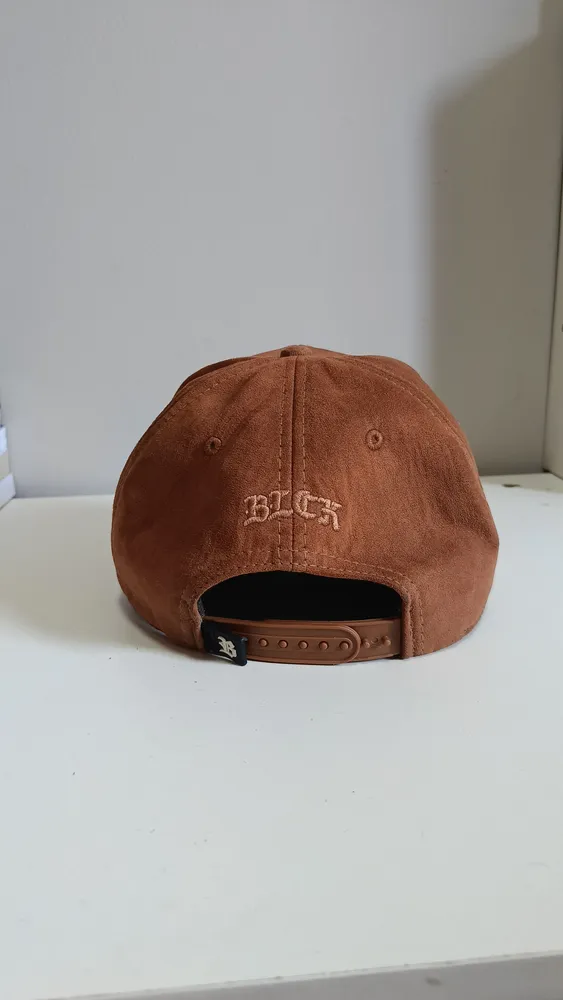 Boné Blck suede caramelo