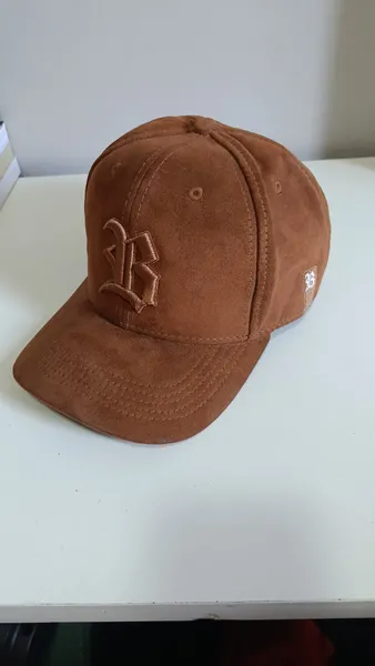 Boné Blck suede caramelo