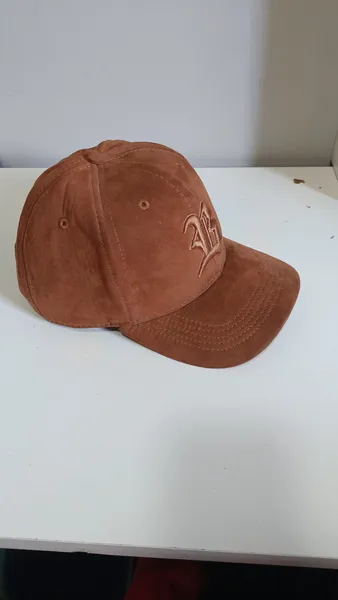 Boné Blck suede caramelo