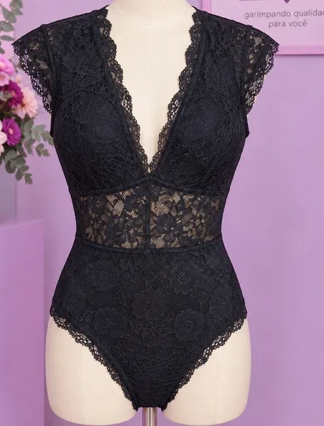 body preto renda na etiqueta