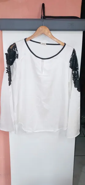 Camisa em tecido acetinado