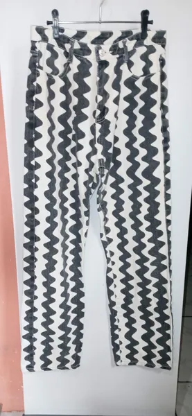 Calça estampa de ondas