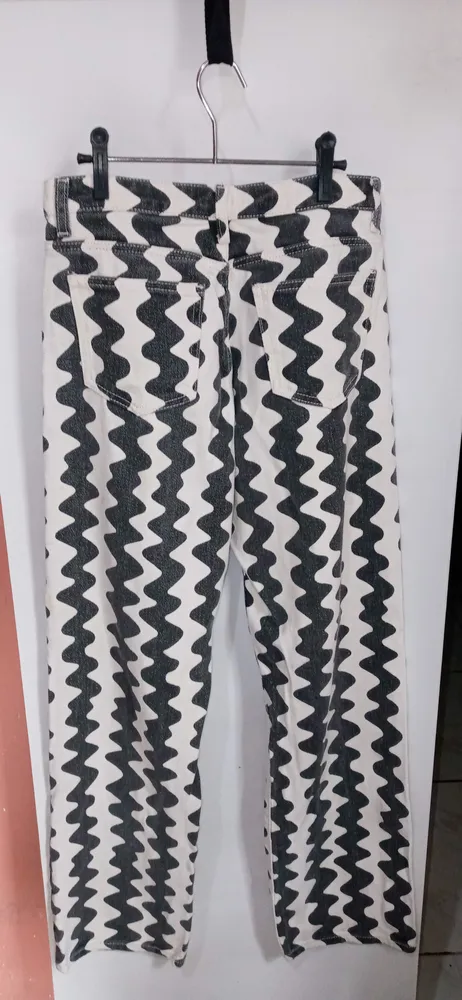 Calça estampa de ondas
