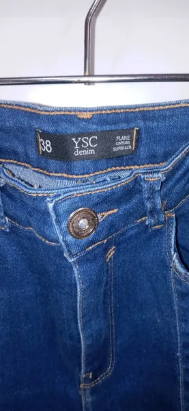 Calça Jeans flare com listra frontal