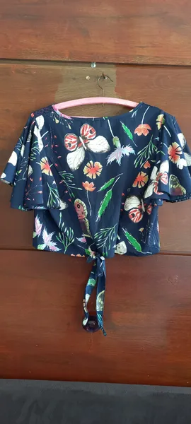 Cropped estampado tamanho M