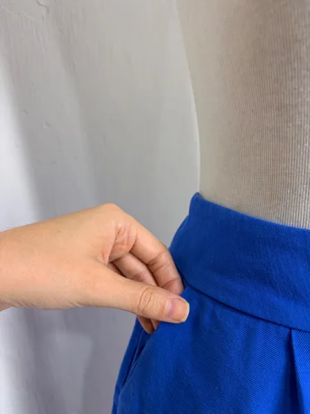 SHORT ALFAIATARIA FEM. AZUL BIC CINT. ALTA