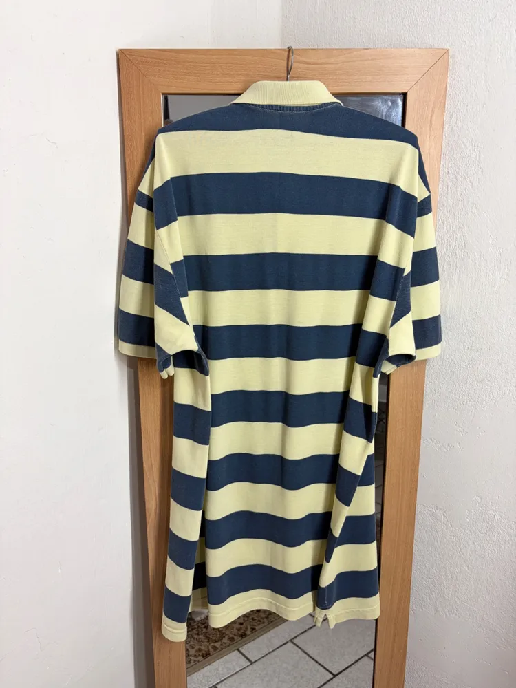 CAMISA MASC. GL. POLO LISTRADA AMARELO & AZUL MG. CURTA