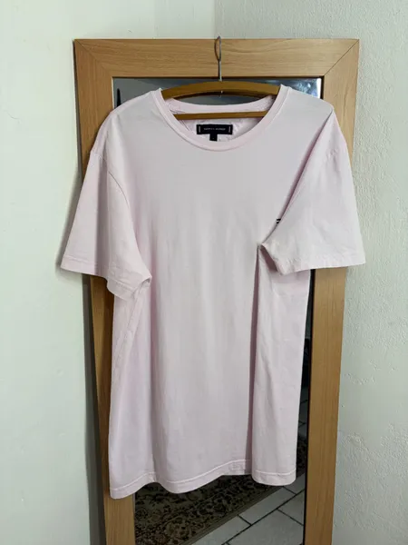 BLUSA MASC. BASICA ROSA TOMMY HILFIGER MG. CURTA