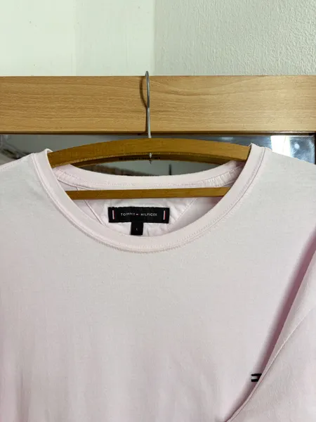 BLUSA MASC. BASICA ROSA TOMMY HILFIGER MG. CURTA