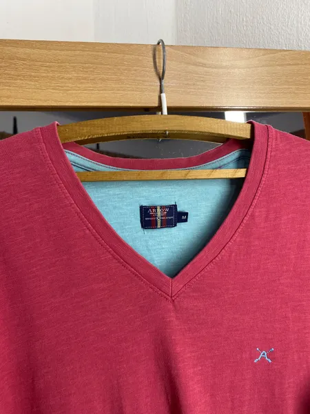 BLUSA GOLA V VERMELHA MG. CURTA