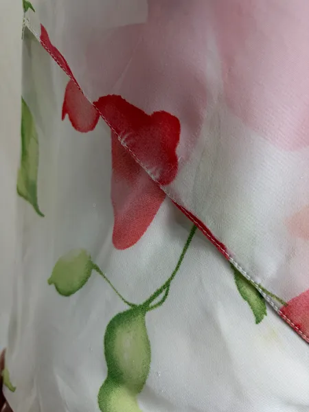 REGATA FEM. ESTAMPA FLORAL TRANSPASSADA EM CREPE