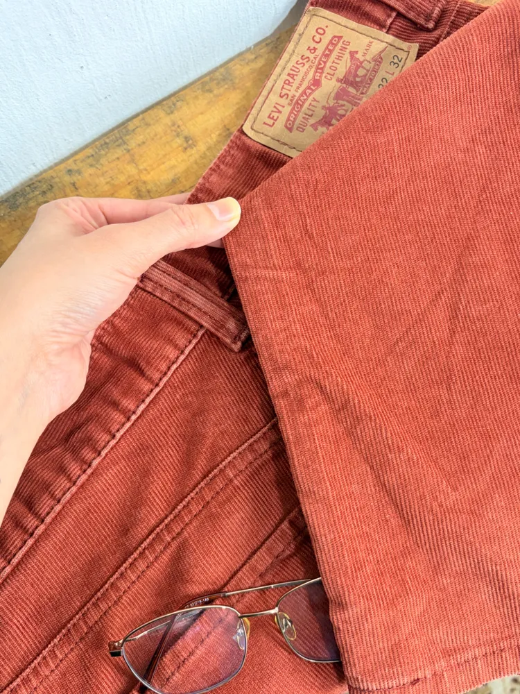 CALÇA UNISSEX CORDUROY TERRACOTA SKINNY LEVIS 511 W32 L32