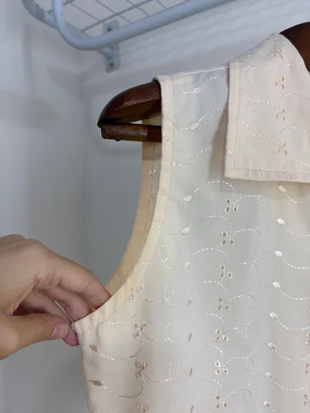CAMISA FEM. LAISE BRODERIE ANGLAISE SEM MG. BEGE VINTAGE