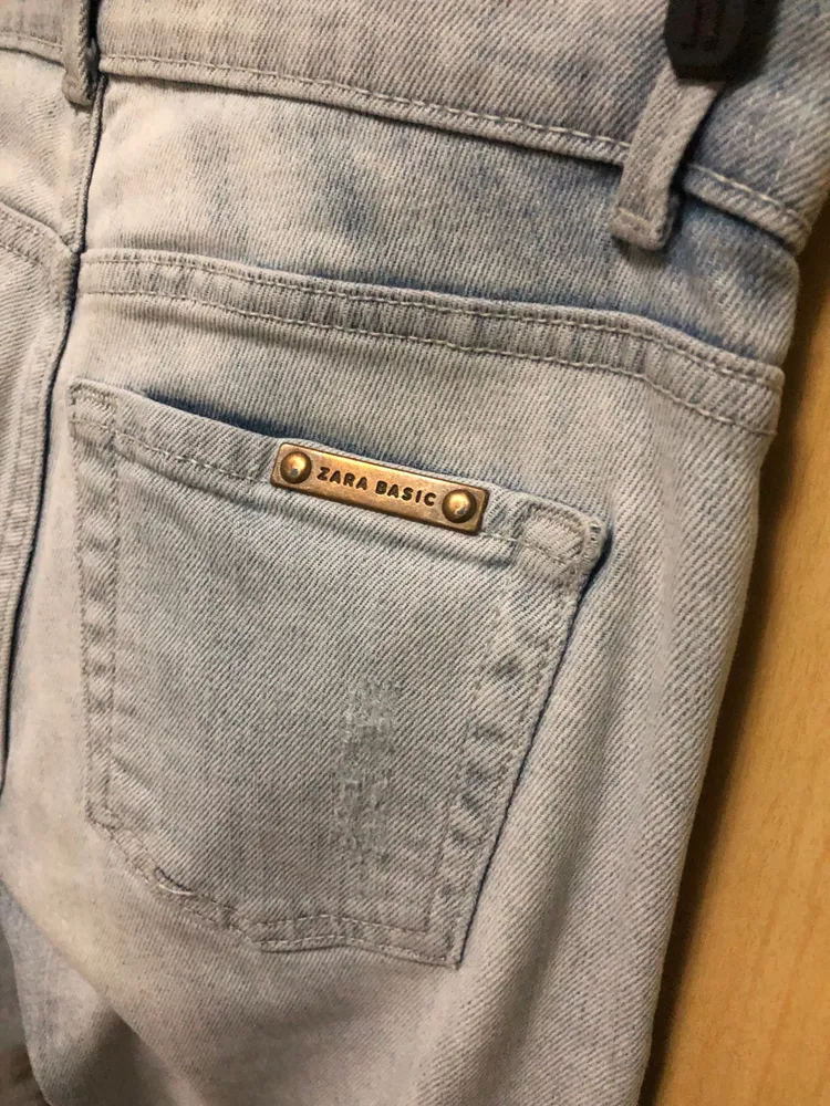 Calça jeans Zara destroyed azul  claro 34