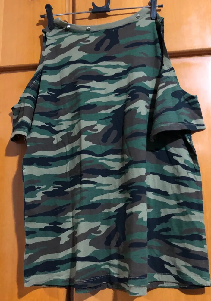 Camiseta camuflada forever 21 p