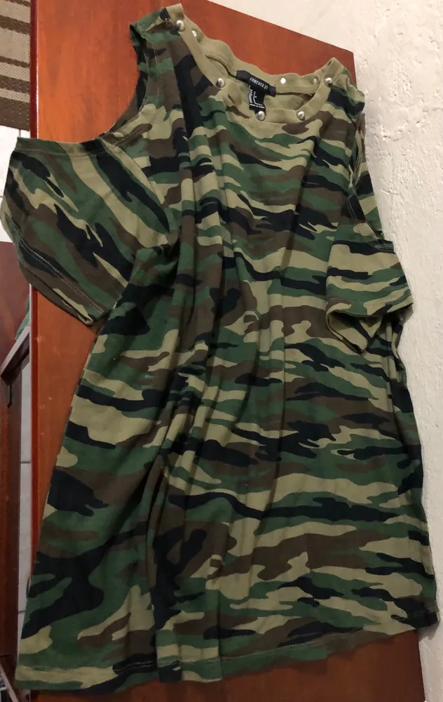 Camiseta camuflada forever 21 p