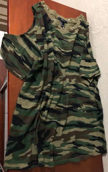 Camiseta camuflada forever 21 p