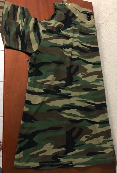 Camiseta camuflada forever 21 p