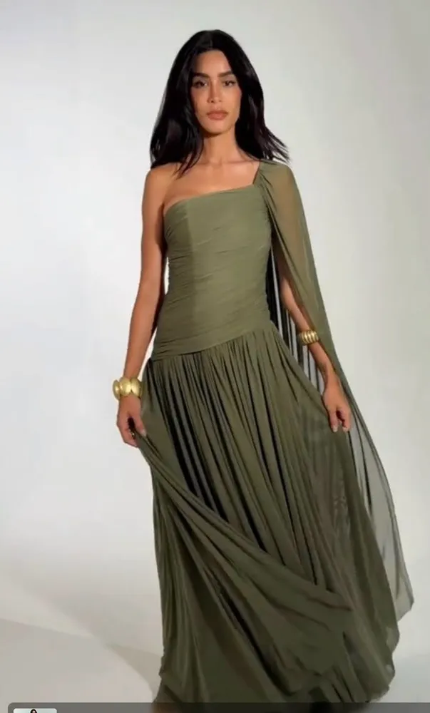 Vestido de festa longo um ombro só verde oliva