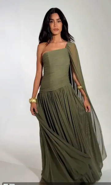Vestido de festa longo um ombro só verde oliva