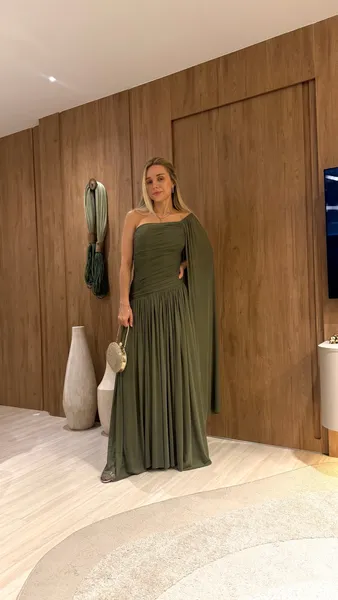 Vestido de festa longo um ombro só verde oliva