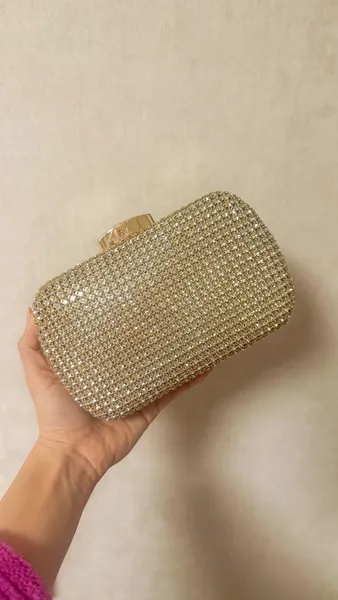 Bolsa clutch de festa dourada com brilho