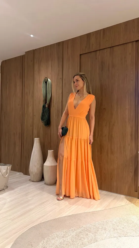 Vestido longo da marca Amissima cor coral / pêssego