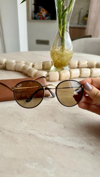 ÓCULOS DE SOL RAYBAN REDONDO DOURADO