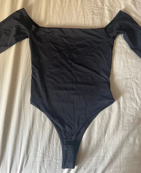 Body ombro a ombro preto M