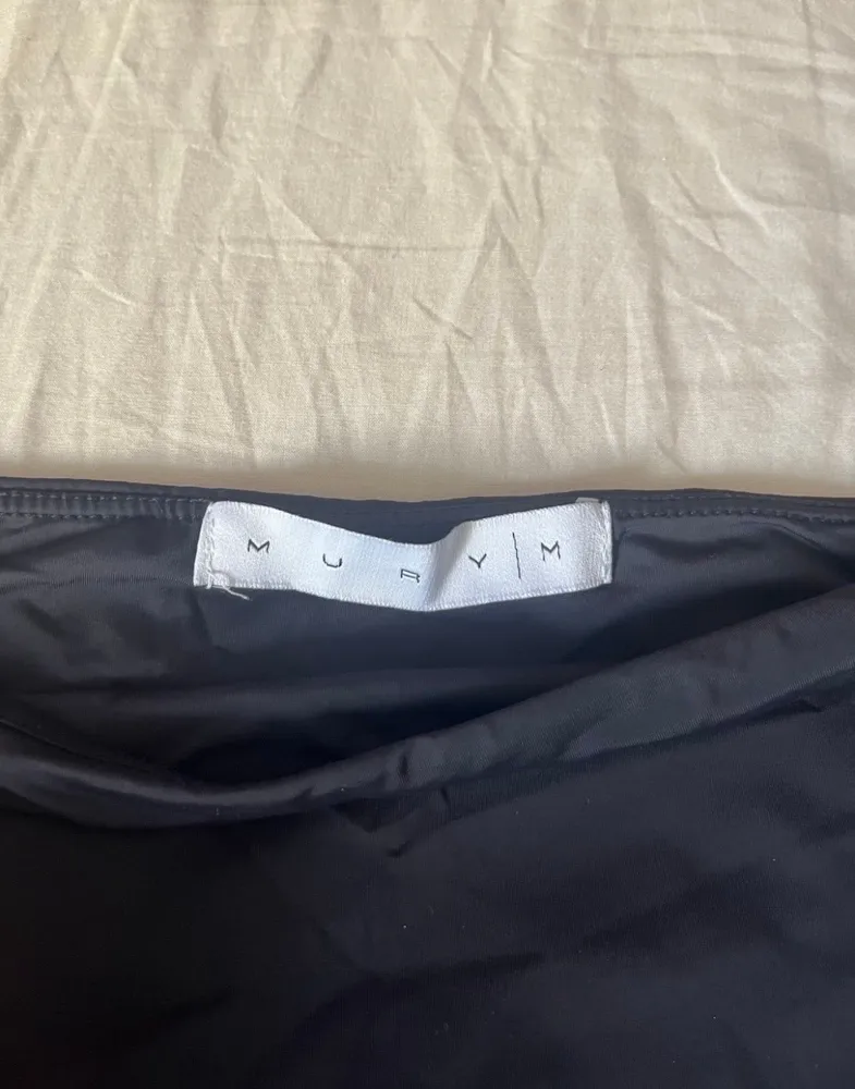 Body ombro a ombro preto M