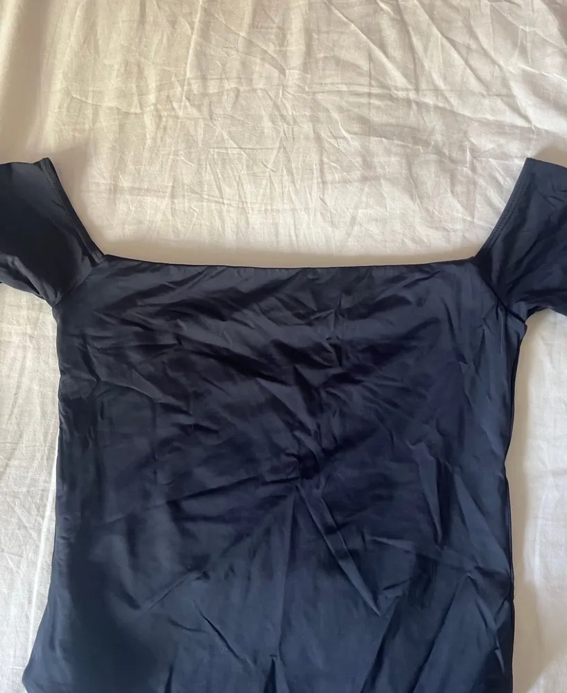 Body ombro a ombro preto M