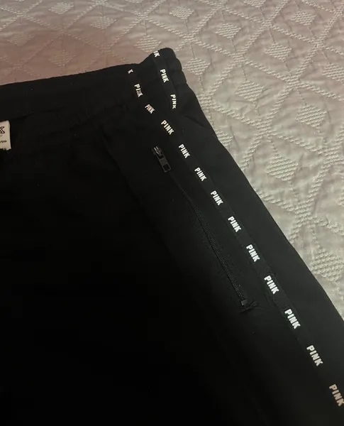 Calça preta pink PP