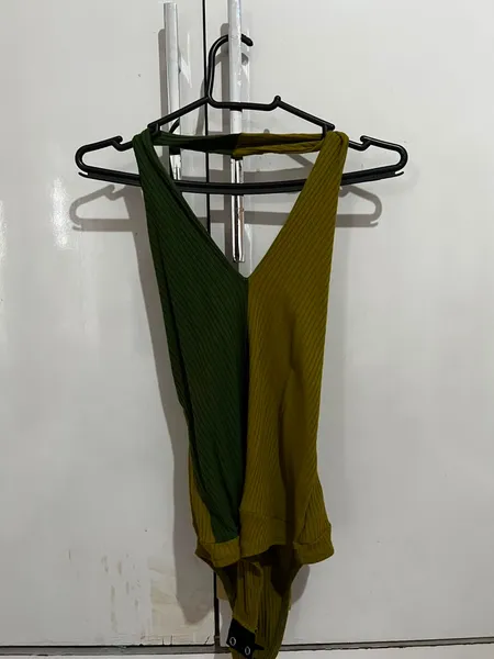 Body Colcci verde tam P