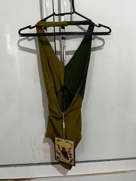Body Colcci verde tam P