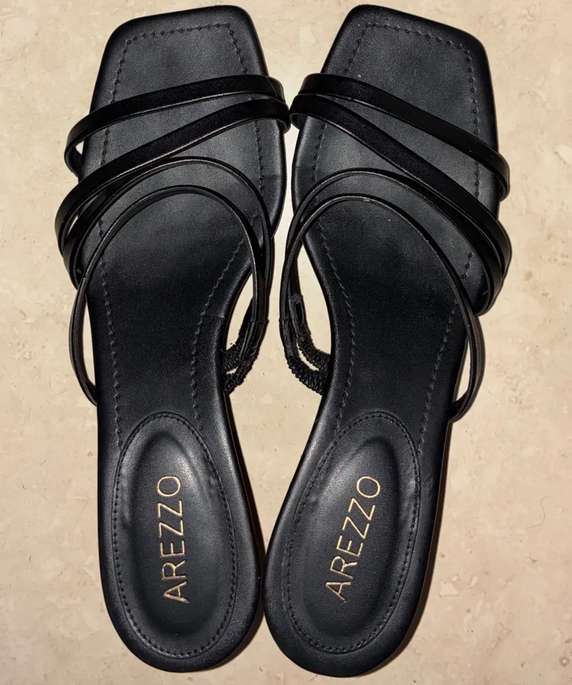 Sandália preta Arezzo 35